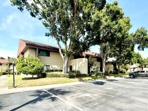 785 S Village Dr in St. Petersburg, FL - Building Photo - Building Photo