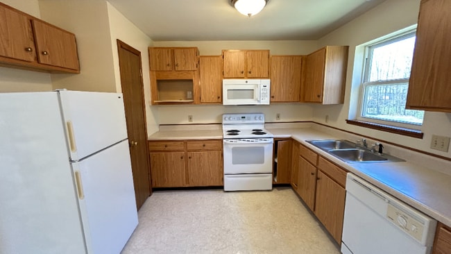 4336 Angela Ct in Albany, NY - Building Photo - Building Photo