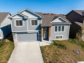 4801 N 180th Ave in Elkhorn, NE - Building Photo