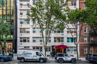 221 E 50th St in New York, NY - Building Photo - Building Photo