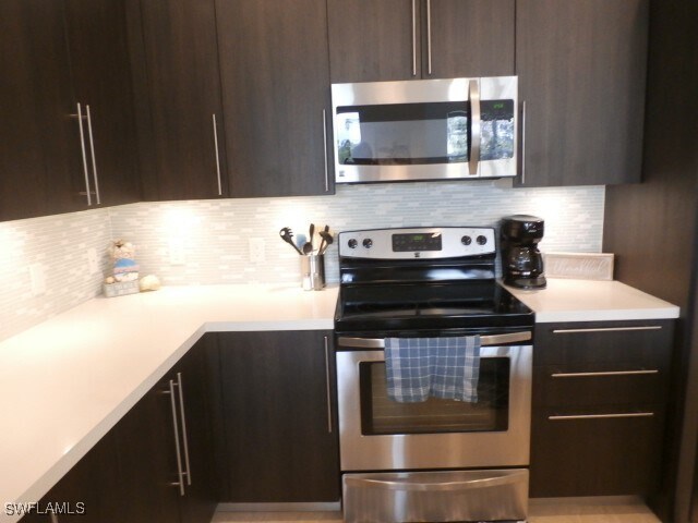 11701 Olivetti Ln in Ft. Myers, FL - Foto de edificio