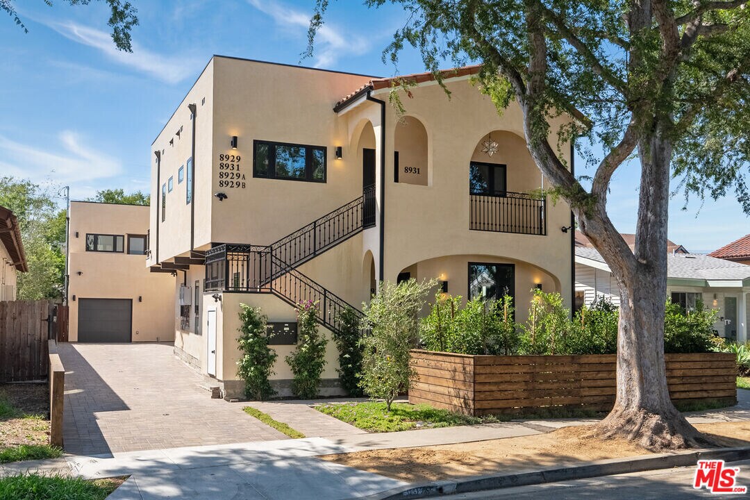 8931 Hubbard St in Culver City, CA - Building Photo