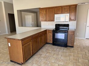 12502 W Charter Oak Rd in El Mirage, AZ - Foto de edificio - Building Photo