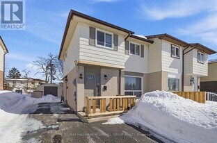 15 Christie Crescent in Barrie, ON - Building Photo