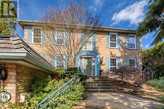 10 Donwoods Dr in Toronto, ON - Building Photo - Building Photo