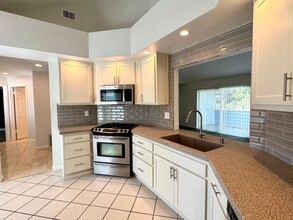 2076 Stonefield Ln in Santa Rosa, CA - Building Photo - Building Photo