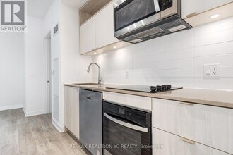 135-135 Lower Sherbourne St in Toronto, ON - Building Photo - Building Photo
