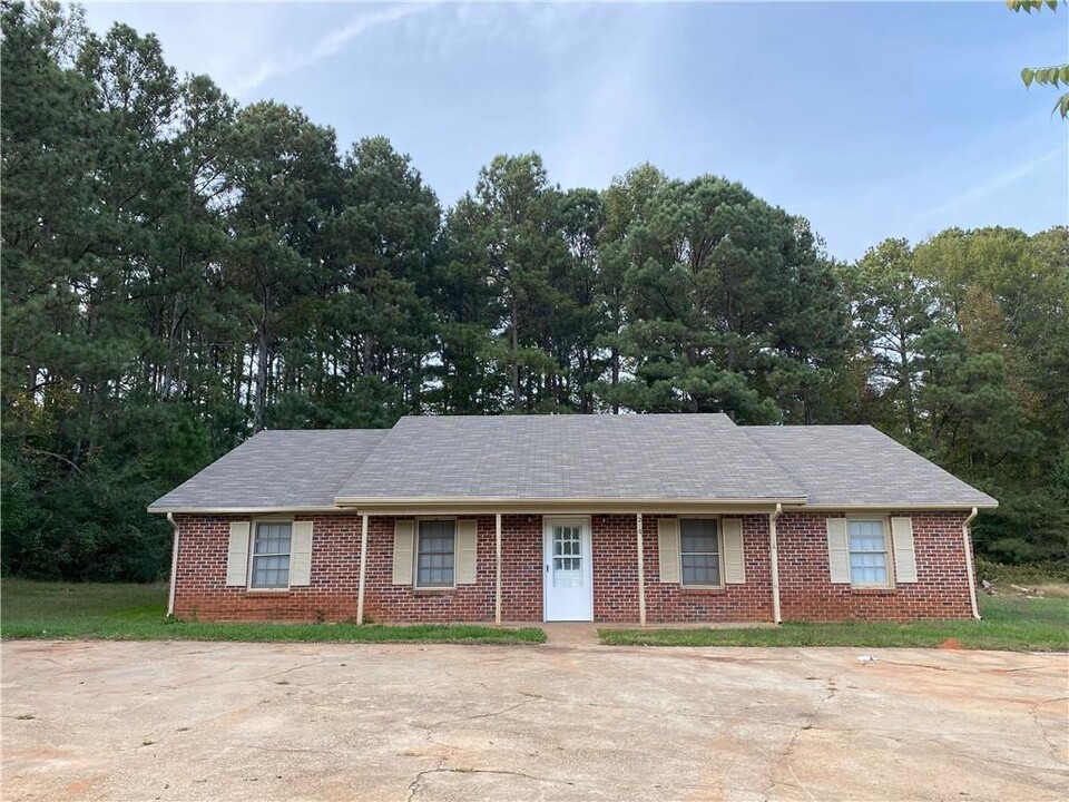 210 Plum Orchard Rd in Covington, GA - Building Photo