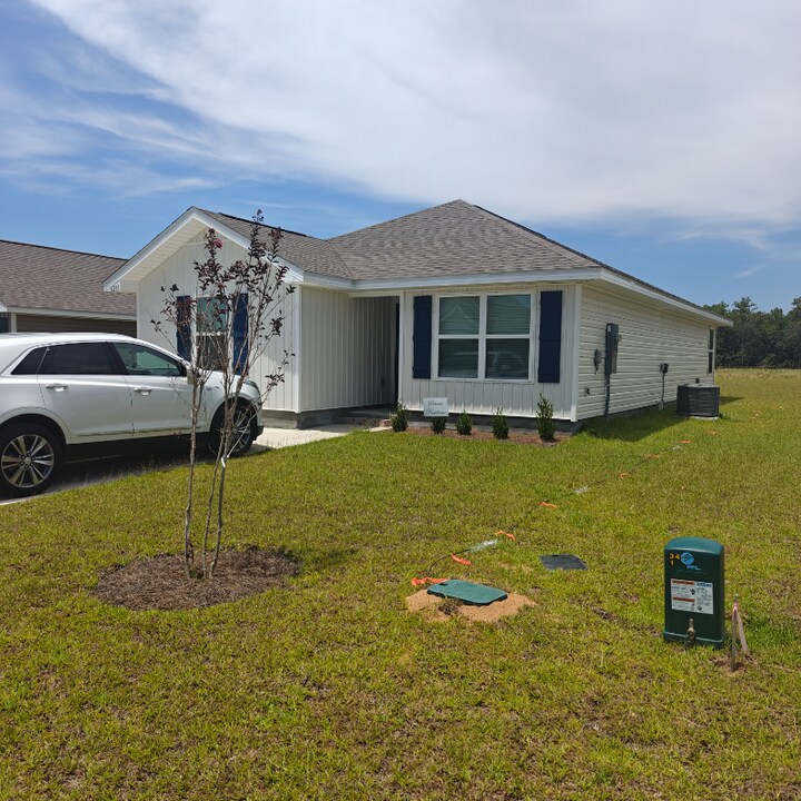 6281 Firefly Dr in Milton, FL - Building Photo