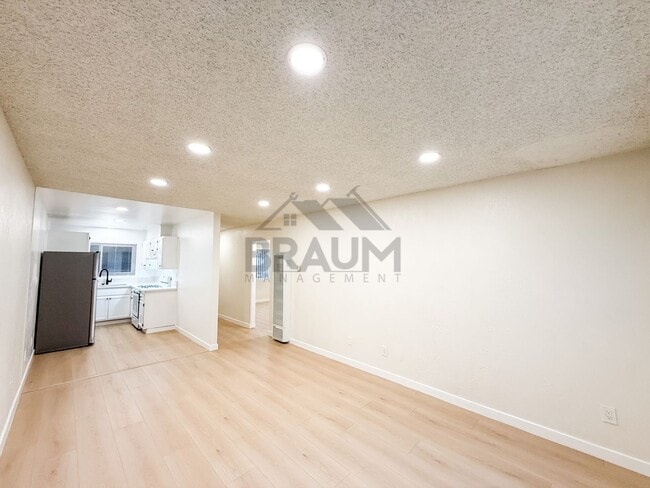 4632 Laurel Canyon Blvd, Unit 31