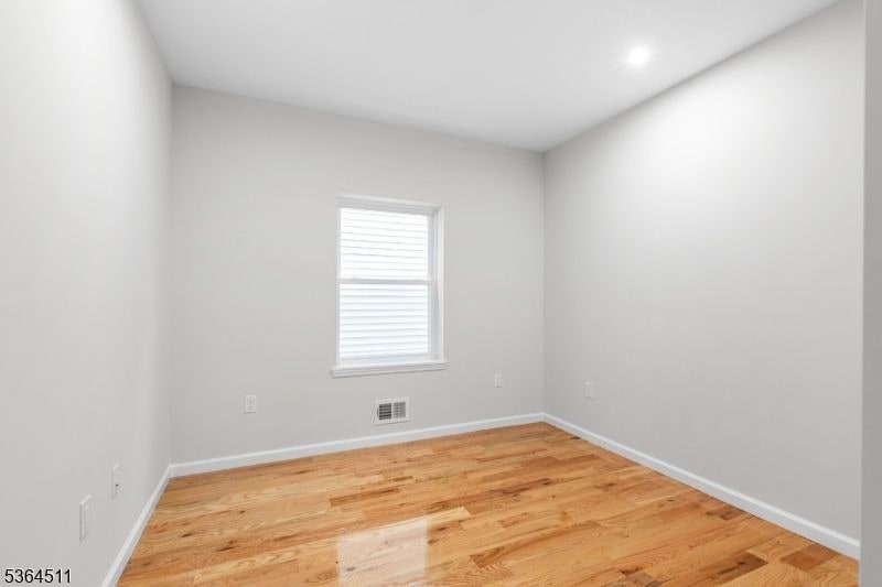 22 Speedway Ave in Newark, NJ - Building Photo