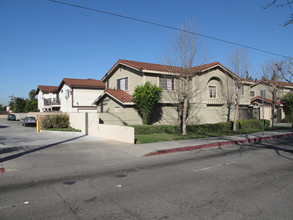 14917-14925 Downey Ave in Paramount, CA - Building Photo - Building Photo