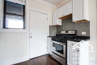 1056 W Lill Ave, Unit 2A in Chicago, IL - Building Photo - Building Photo