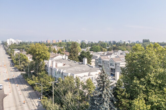 7700 Gilbert Rd in Richmond, BC - Building Photo - Building Photo
