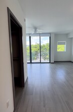 640 NE 62nd St, Unit S4 in Miami, FL - Building Photo - Building Photo