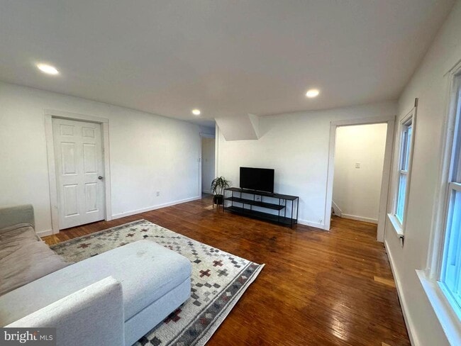 102 Montgomery Ave in Pitman, NJ - Foto de edificio - Building Photo