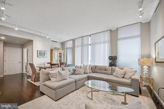 11710 Old Georgetown Rd in North Bethesda, MD - Foto de edificio - Building Photo