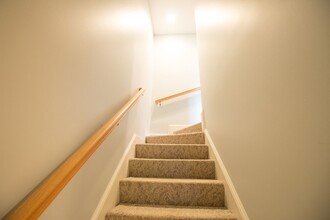 4 Twin Knolls Ln in Portland, ME - Building Photo - Building Photo