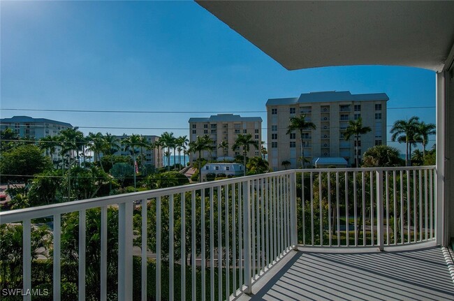 1300 Gulf Shore Blvd N in Naples, FL - Building Photo - Building Photo