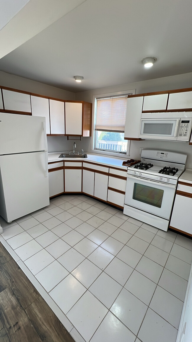 1435 14th St, Unit 2 in West Babylon, NY - Building Photo - Building Photo