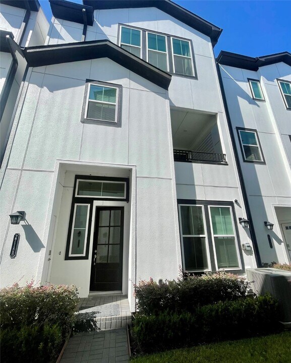 2718 Grand Fountains Dr in Houston, TX - Building Photo