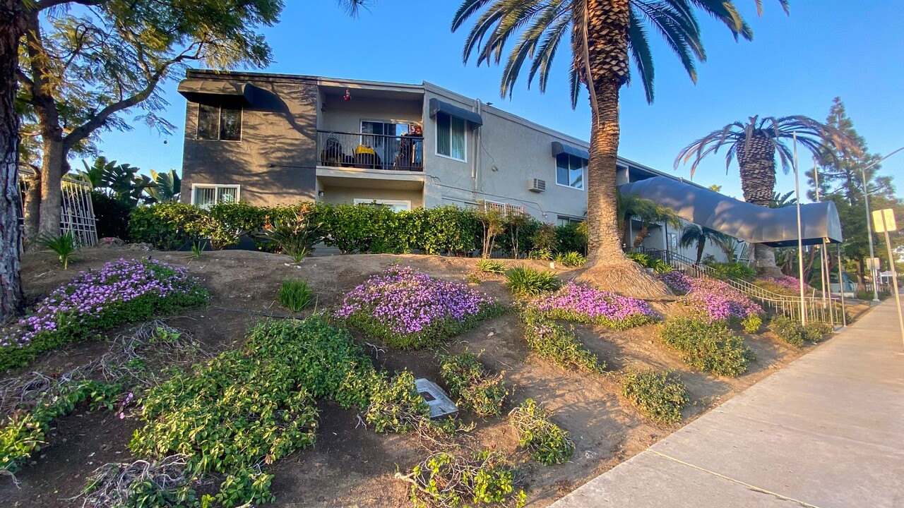 University Gardens in San Diego, CA - Building Photo