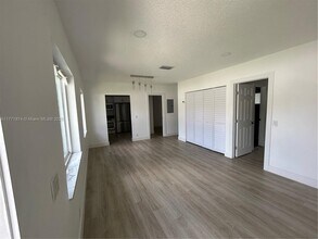 6117 SW 48th Ct in Davie, FL - Foto de edificio - Building Photo