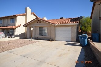 6713 Reggie Cir in Las Vegas, NV - Building Photo - Building Photo