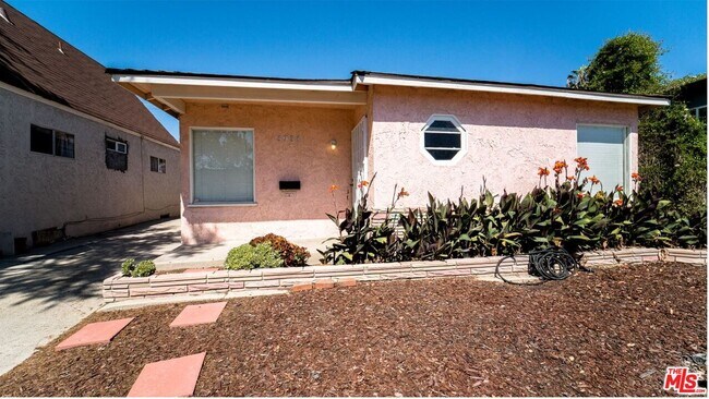 3935 W 58th Pl in Los Angeles, CA - Building Photo - Building Photo