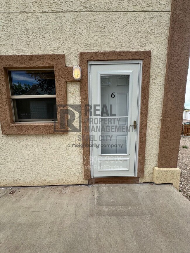 property at 902 W 11th St
