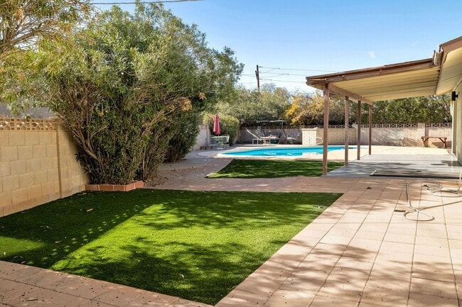 1001 E Riviera Dr in Tempe, AZ - Building Photo - Building Photo