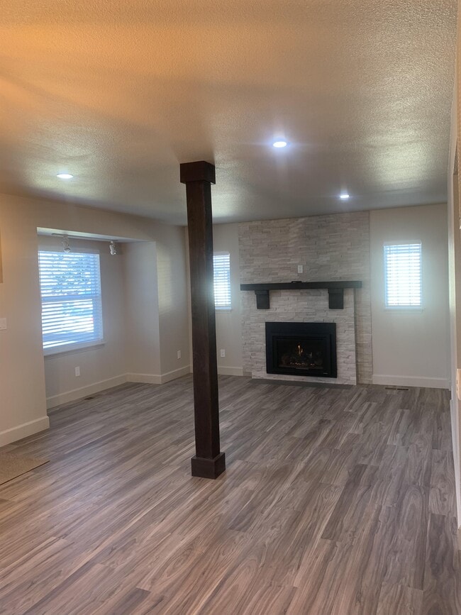 306 NW 7th St in Redmond, OR - Building Photo - Building Photo