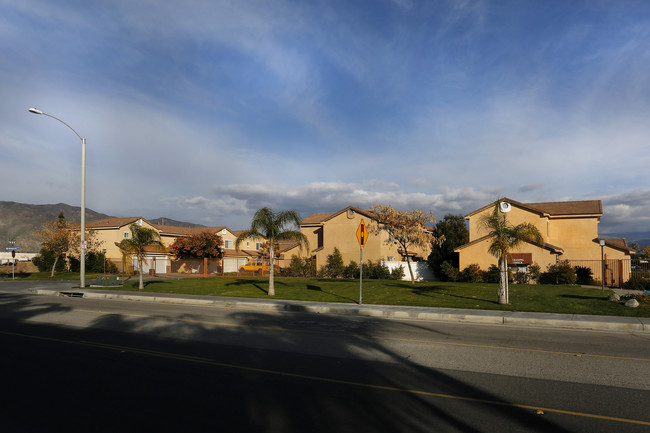 Willowcreek Meadows Townhomes in San Jacinto, CA - Building Photo - Building Photo