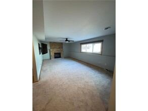 13064 Isanti St NE in Blaine, MN - Foto de edificio - Building Photo