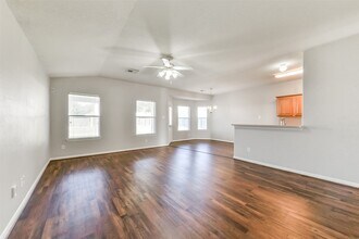 3863 Silver Hawk Dr in Katy, TX - Foto de edificio - Building Photo