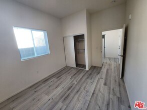 1120 E 25th St in Los Angeles, CA - Building Photo - Building Photo