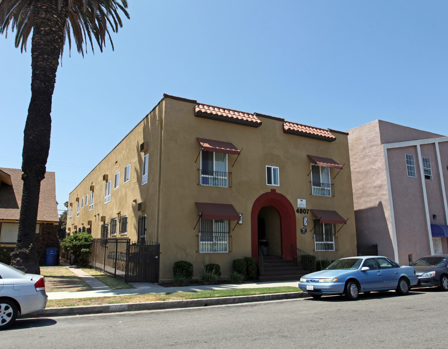 Two Worlds Apartments in Los Angeles, CA - Building Photo