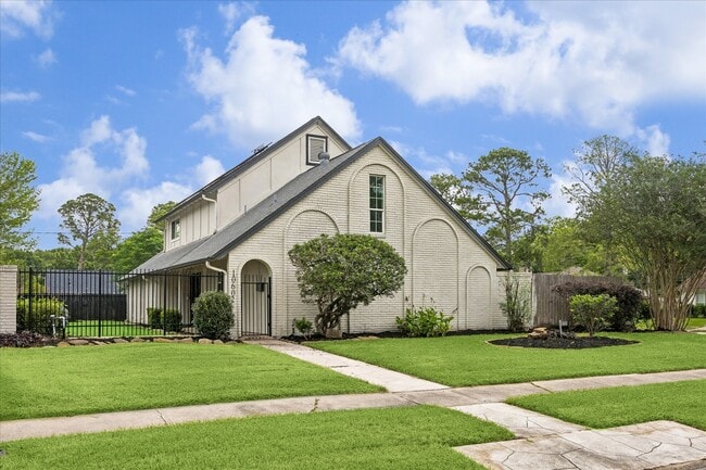 property at 10602 Riverview Dr