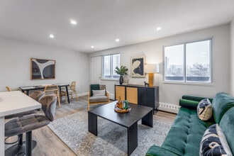 1111 Forestwood in Mississauga, ON - Building Photo - Interior Photo