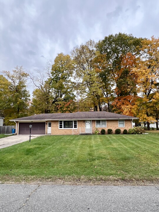 8886 George Ave in Berrien Springs, MI - Building Photo