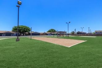 Oak Creek Apartments in Lubbock, TX - Foto de edificio - Building Photo