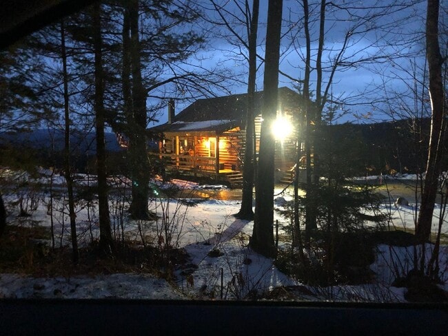 1536 Broomstick Hill Rd, Unit 1st floor log cabin in Littleton, NH - Building Photo - Building Photo