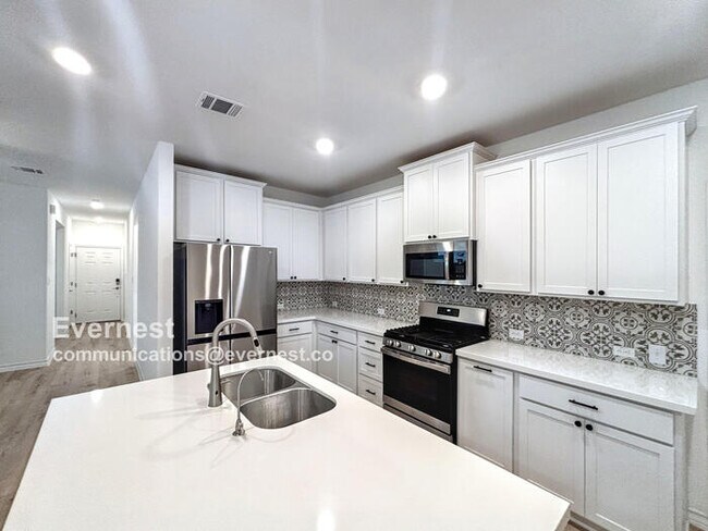 104 Watkinville Rd in Hutto, TX - Building Photo - Building Photo