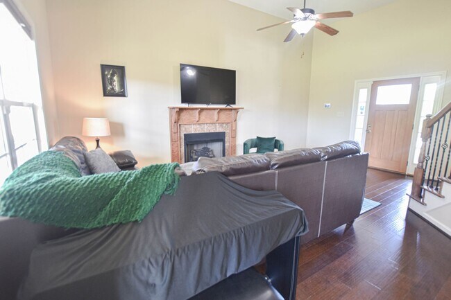 1038 Dwight Eisenhower Way in Clarksville, TN - Building Photo - Building Photo