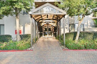 661 Bering Dr in Houston, TX - Building Photo