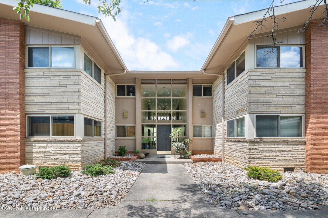 2705 Riedling Dr in Louisville, KY - Building Photo