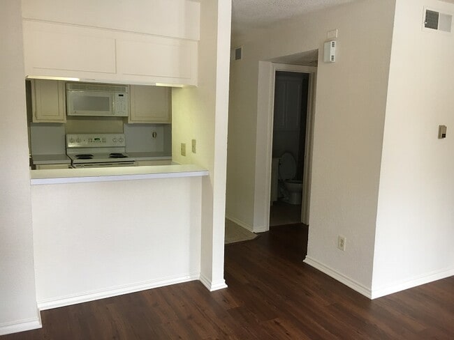 3206 S Fielder Rd, Unit 107 in Arlington, TX - Foto de edificio - Building Photo