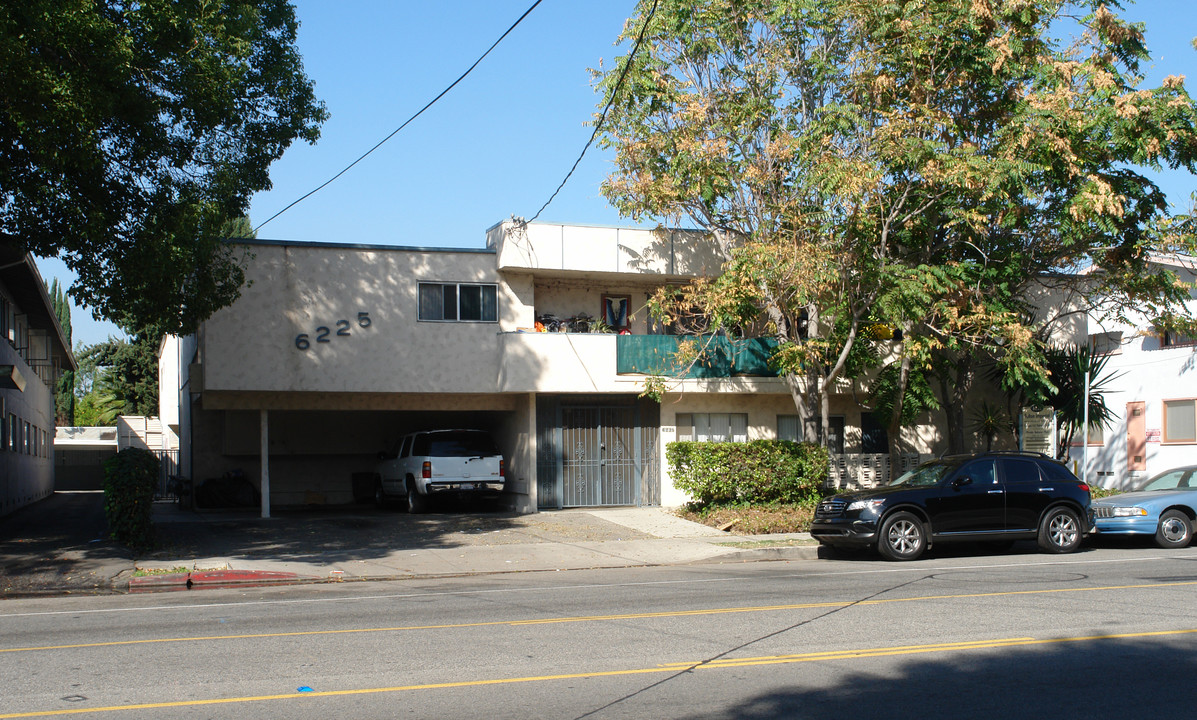 6225 Fulton Ave in Van Nuys, CA - Building Photo