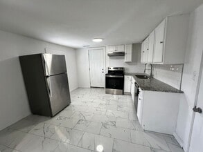 1004 E Walnut St in Independence, MO - Building Photo - Building Photo