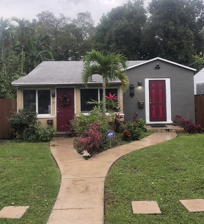 160 NE 87th St, Unit E in El Portal, FL - Foto de edificio - Building Photo